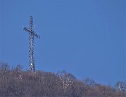 16 Zoom sulla croce del Canto Alto (1146 m)
